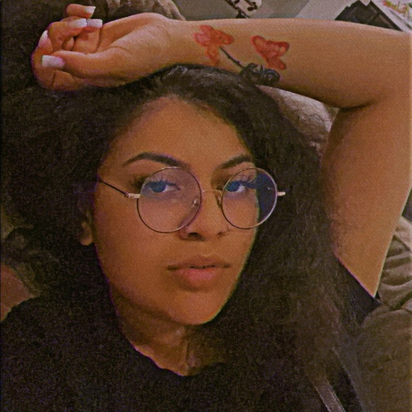 Meet your Posher, Kayla - Picture 5 of 16